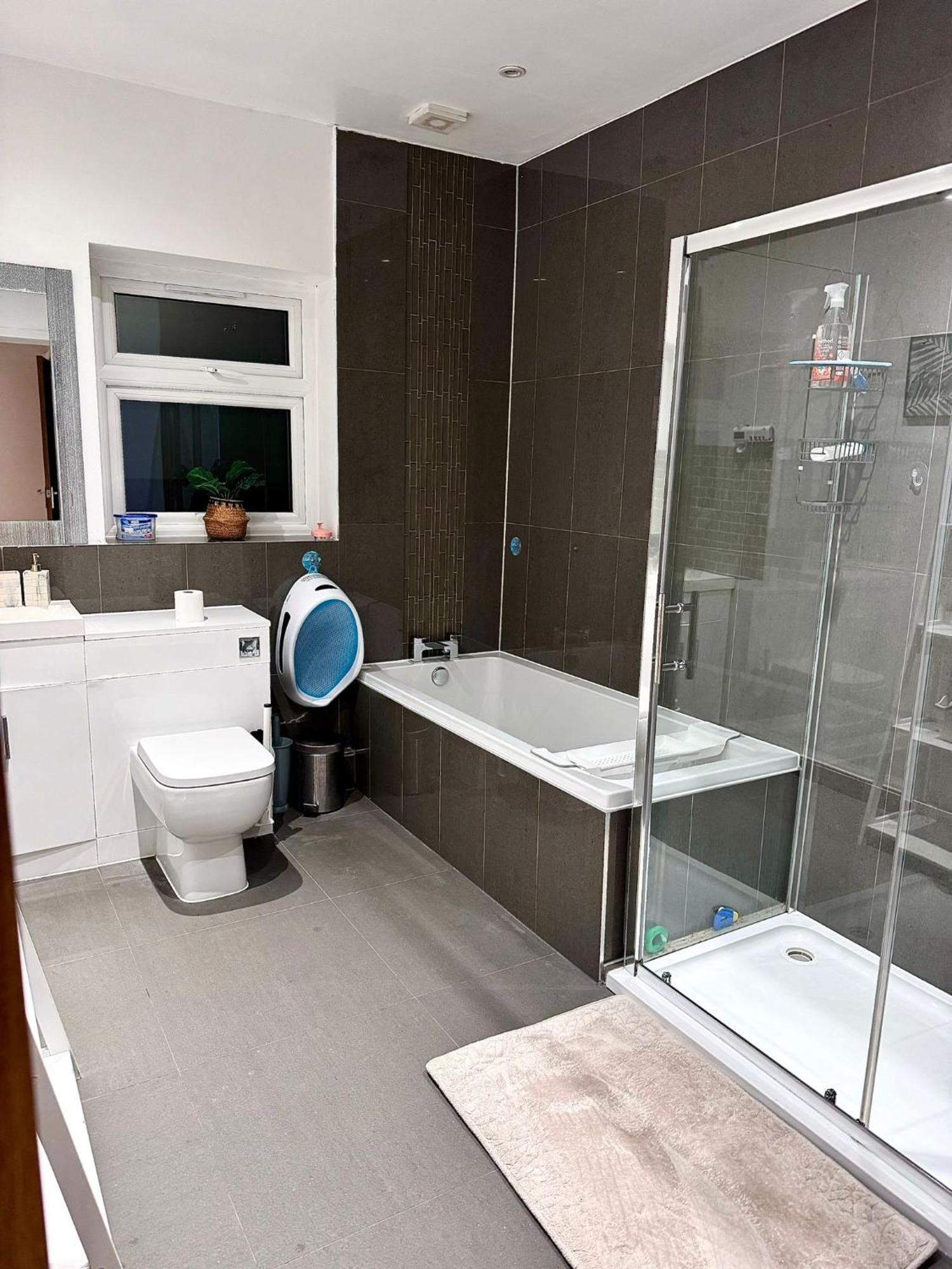Deluxe Spacious King Size Room Hornchurch Exterior photo